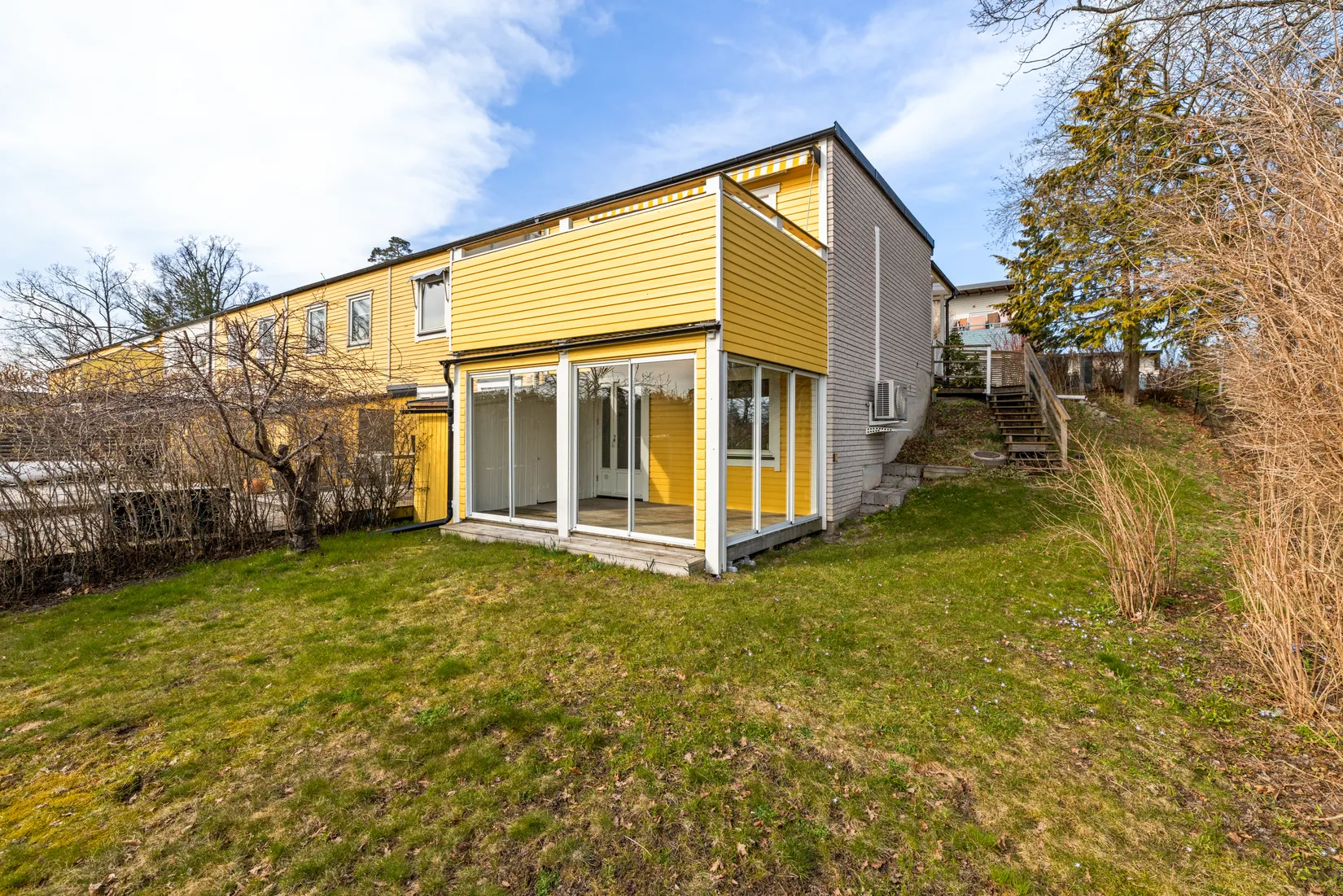 Radhus, Glädjegången 28, Trollbäcken, Tyresö