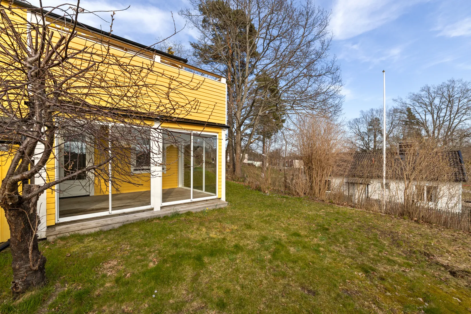 Radhus, Glädjegången 28, Trollbäcken, Tyresö