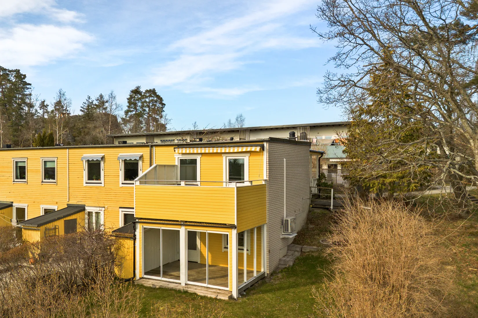 Radhus, Glädjegången 28, Trollbäcken, Tyresö
