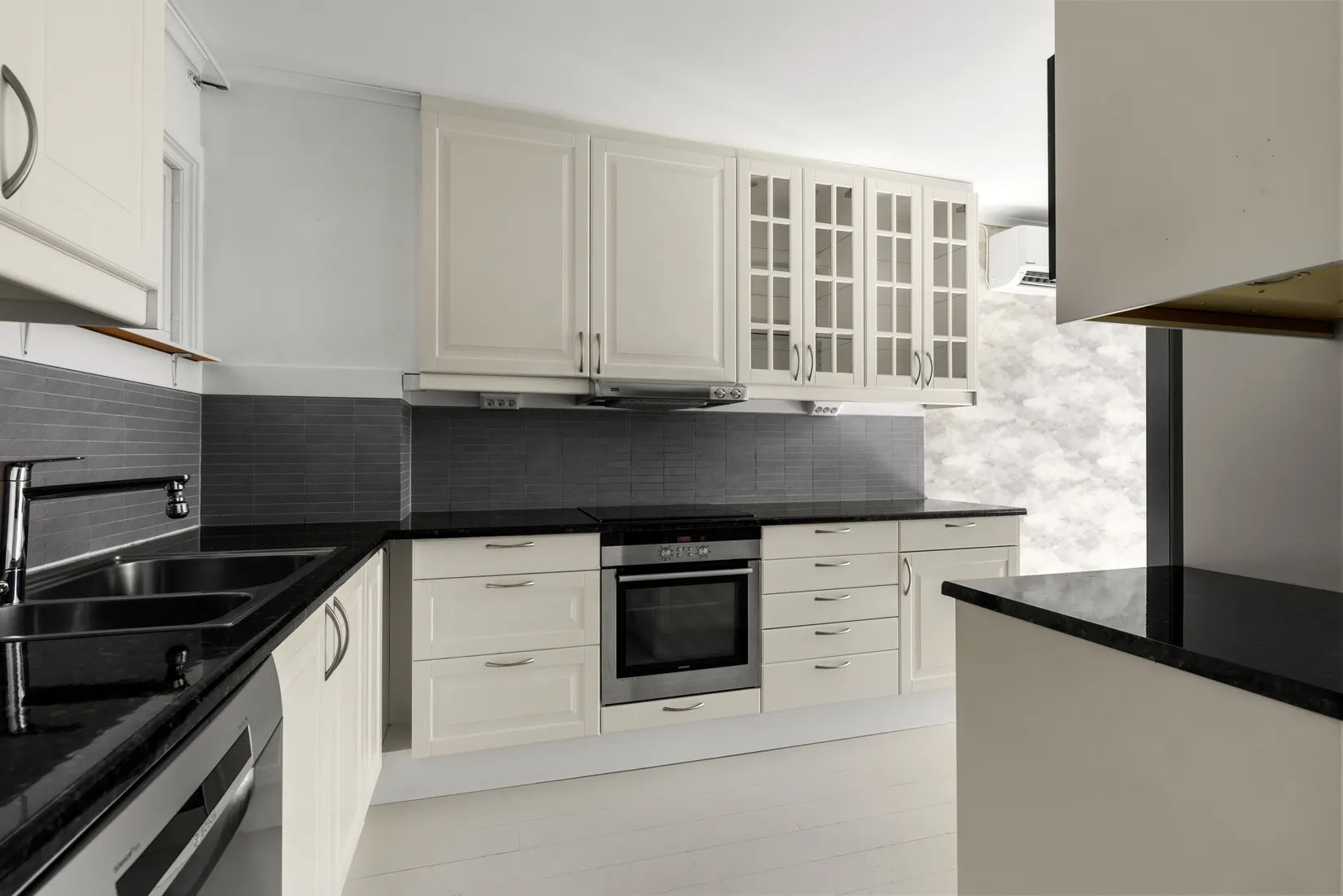 Radhus, Glädjegången 28, Trollbäcken, Tyresö