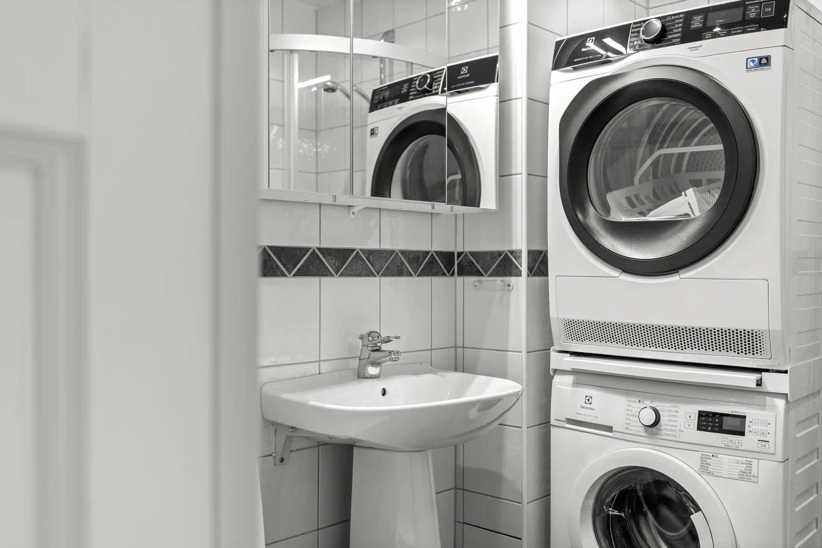 Radhus, Glädjegången 28, Trollbäcken, Tyresö