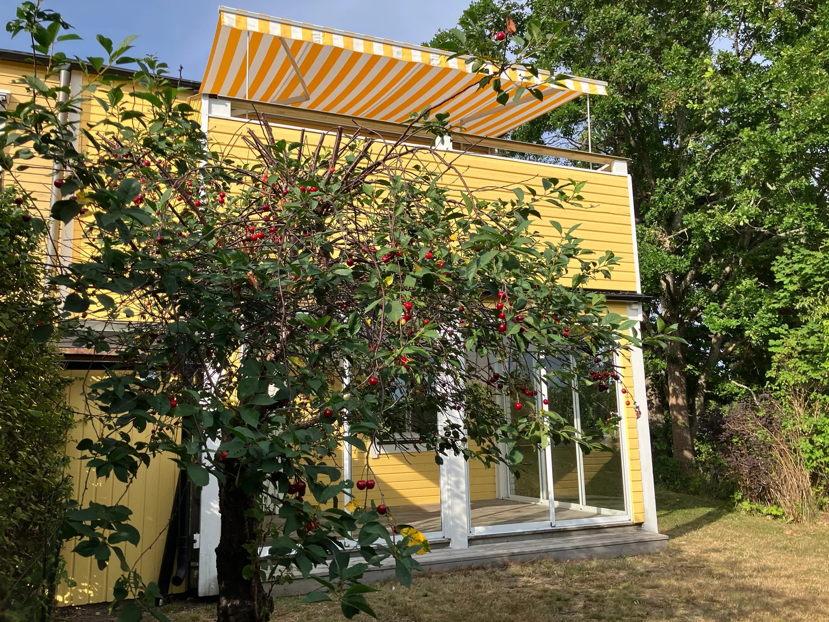 Radhus, Glädjegången 28, Trollbäcken, Tyresö