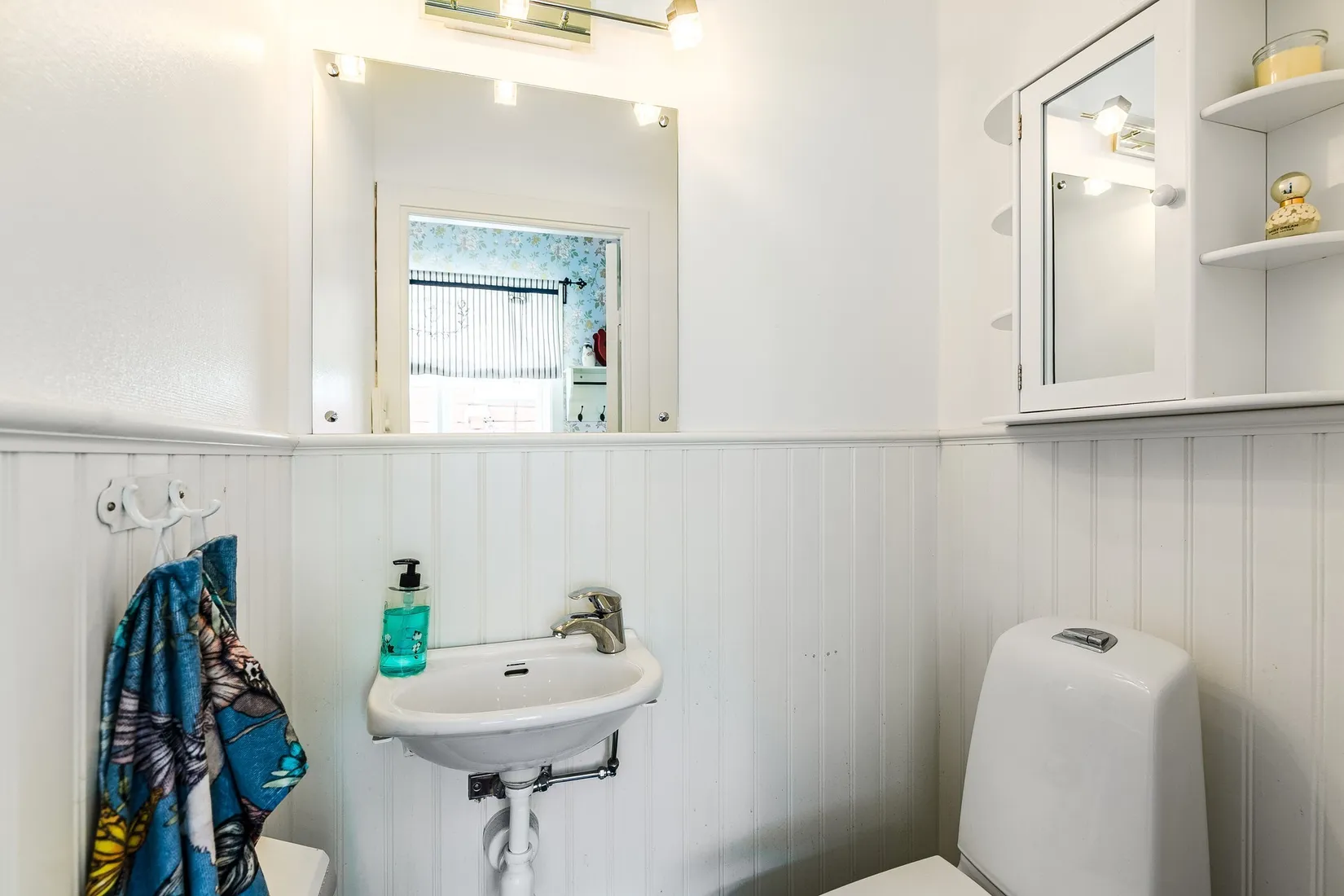 Villa, Mäster Lars gränd 7, Centralt vid Kyrkberget, Strängnäs