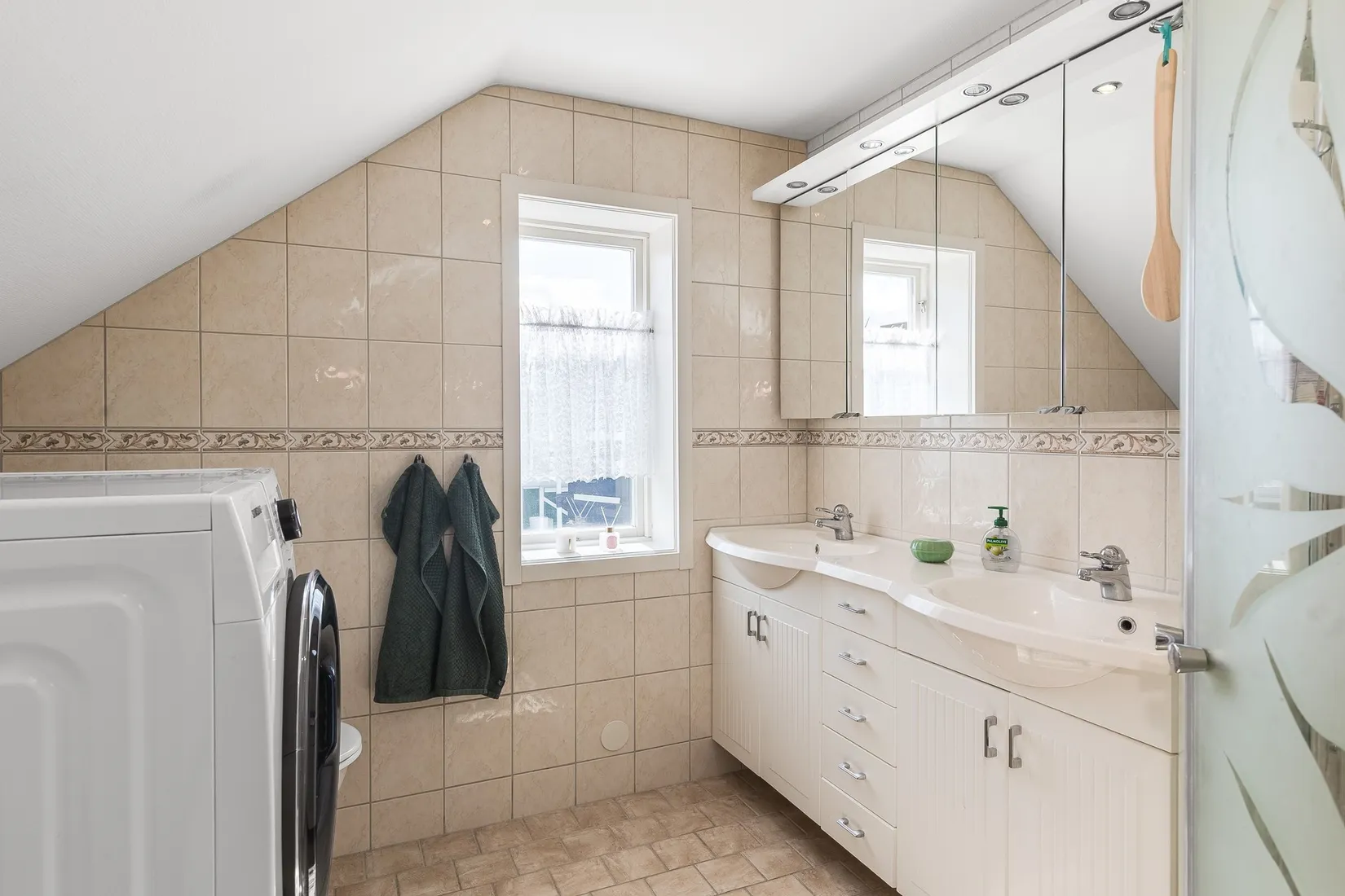 Villa, Mäster Lars gränd 7, Centralt vid Kyrkberget, Strängnäs
