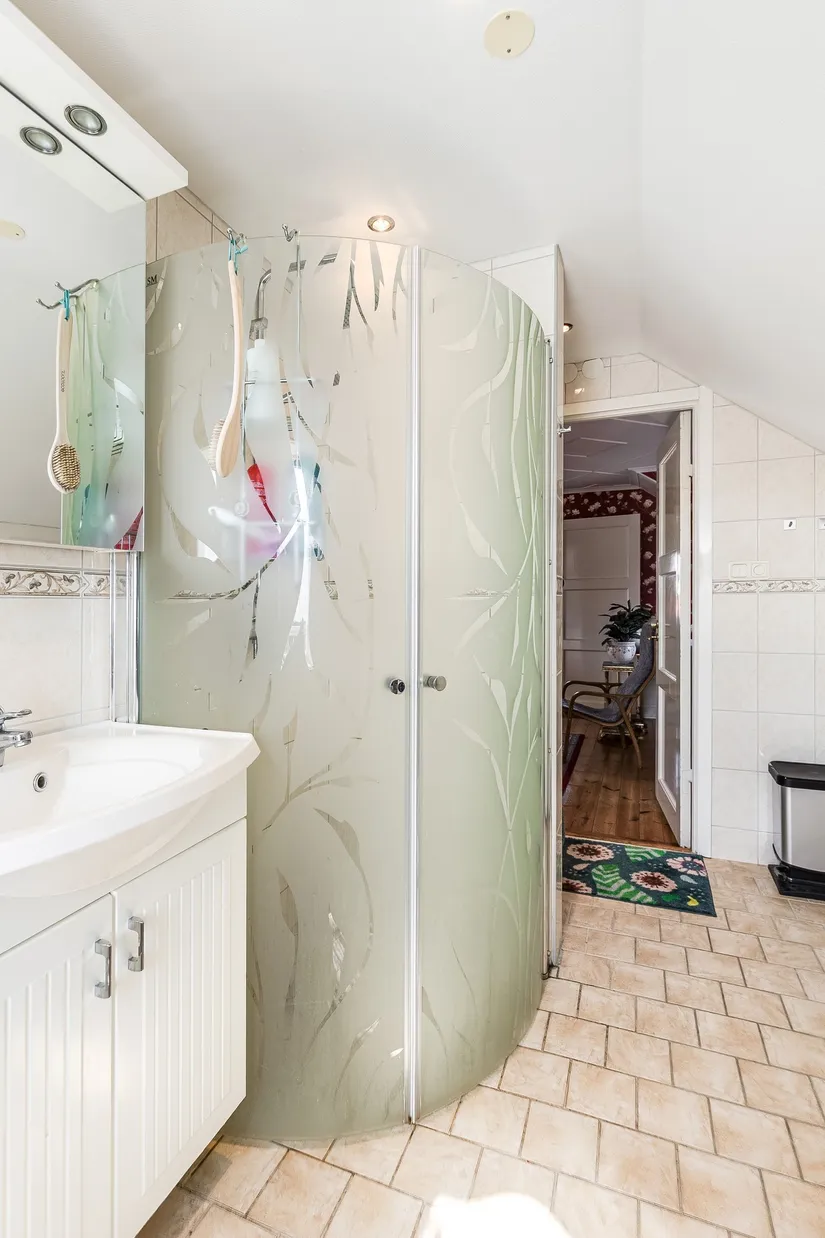 Villa, Mäster Lars gränd 7, Centralt vid Kyrkberget, Strängnäs