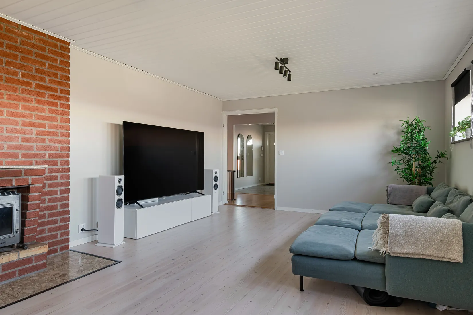 Villa, Holmsvägen 26, Nedre Holm, Motala