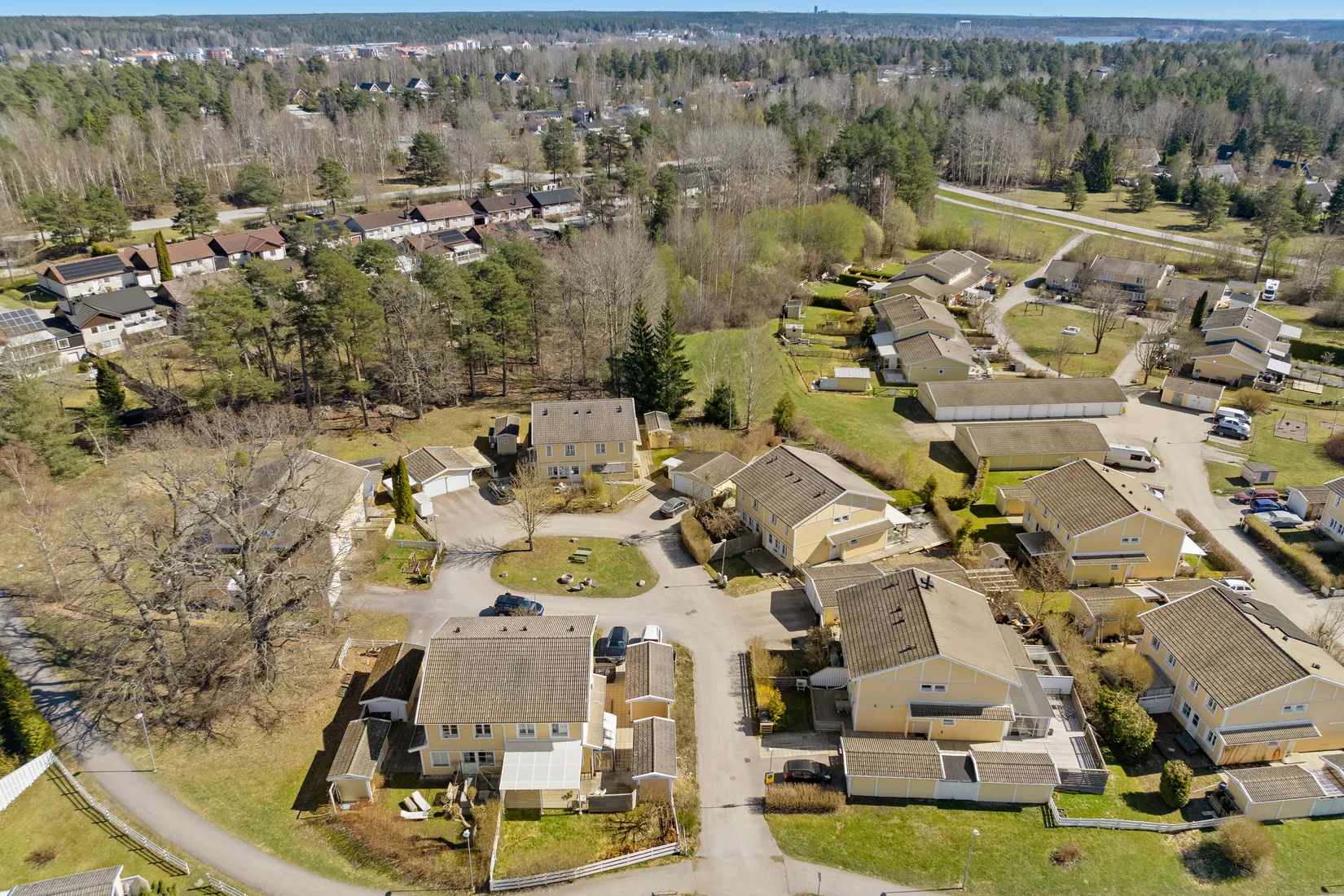 Villa, Radhus, Stallbacken 12, Bålsta Gillmarksbyn, Håbo