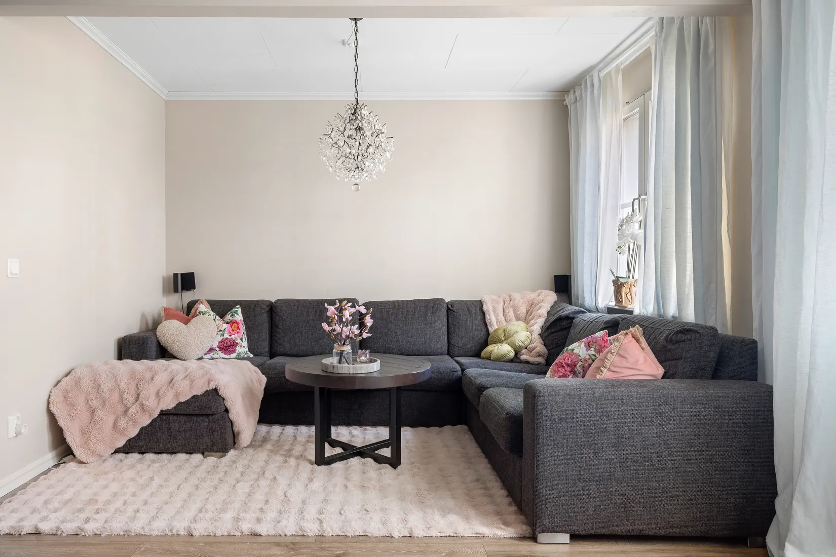 Villa, Radhus, Stallbacken 12, Bålsta Gillmarksbyn, Håbo