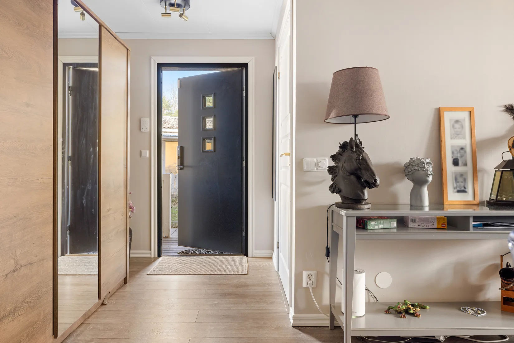 Villa, Radhus, Stallbacken 12, Bålsta Gillmarksbyn, Håbo