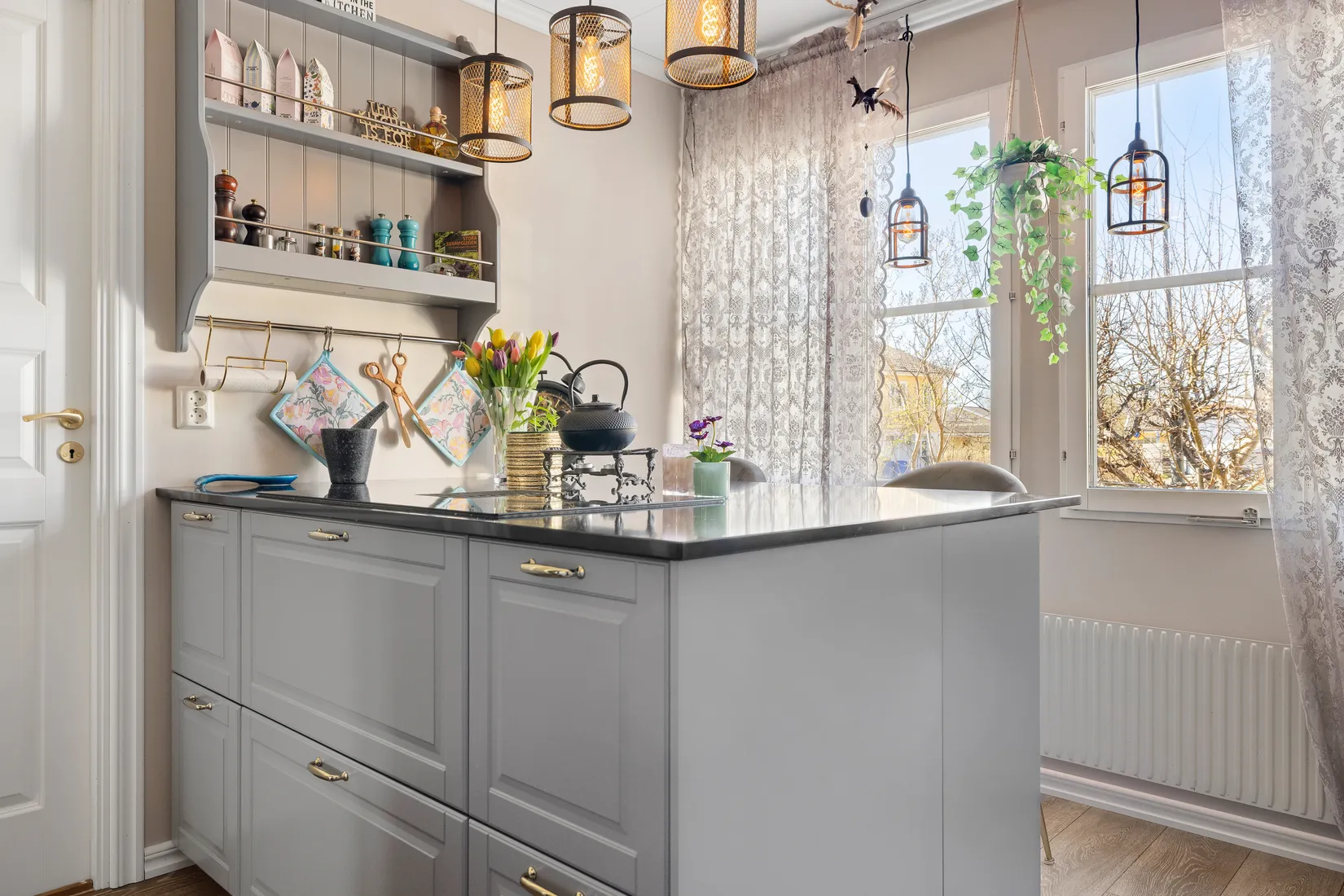 Villa, Radhus, Stallbacken 12, Bålsta Gillmarksbyn, Håbo