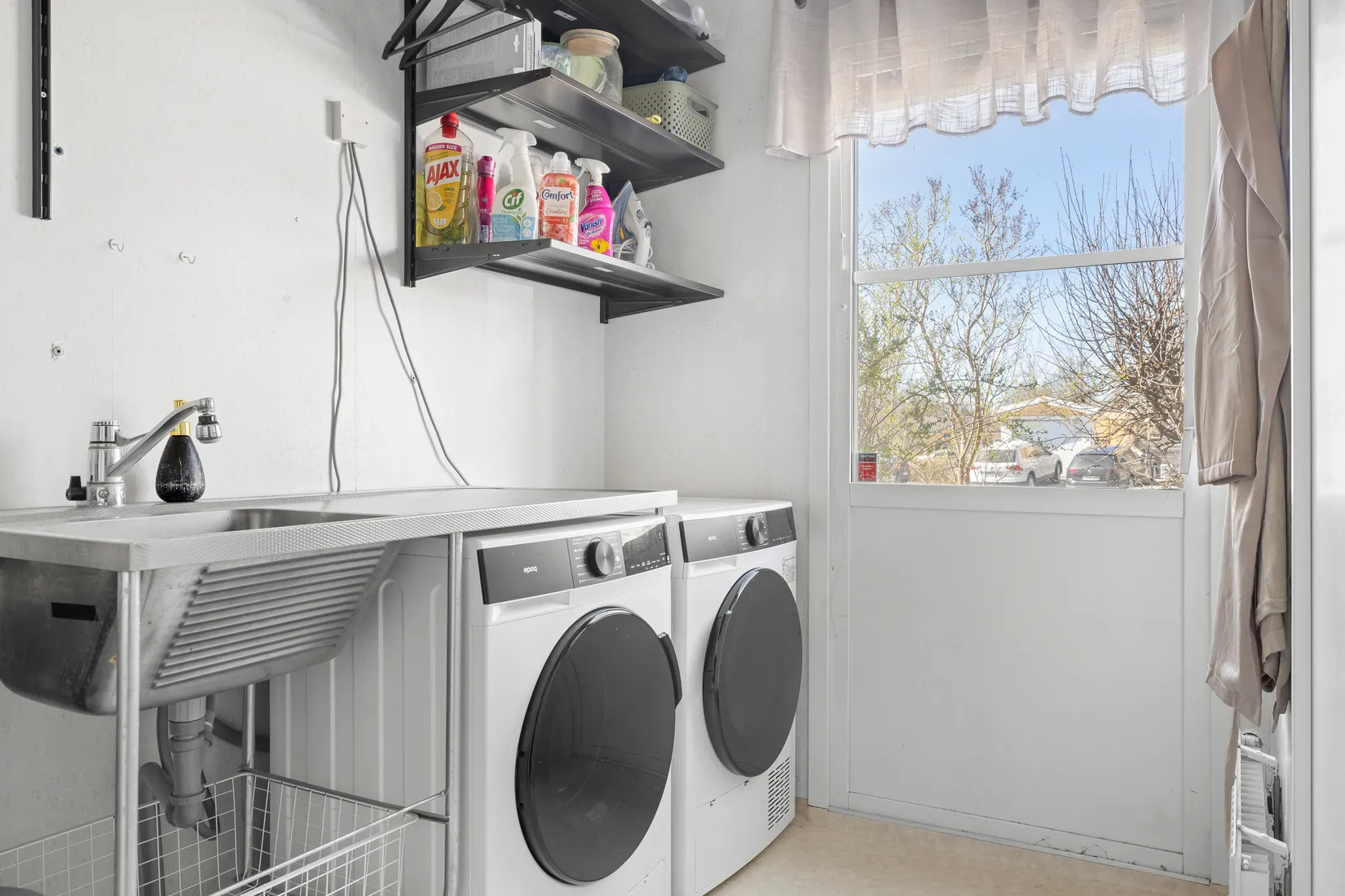 Villa, Radhus, Stallbacken 12, Bålsta Gillmarksbyn, Håbo