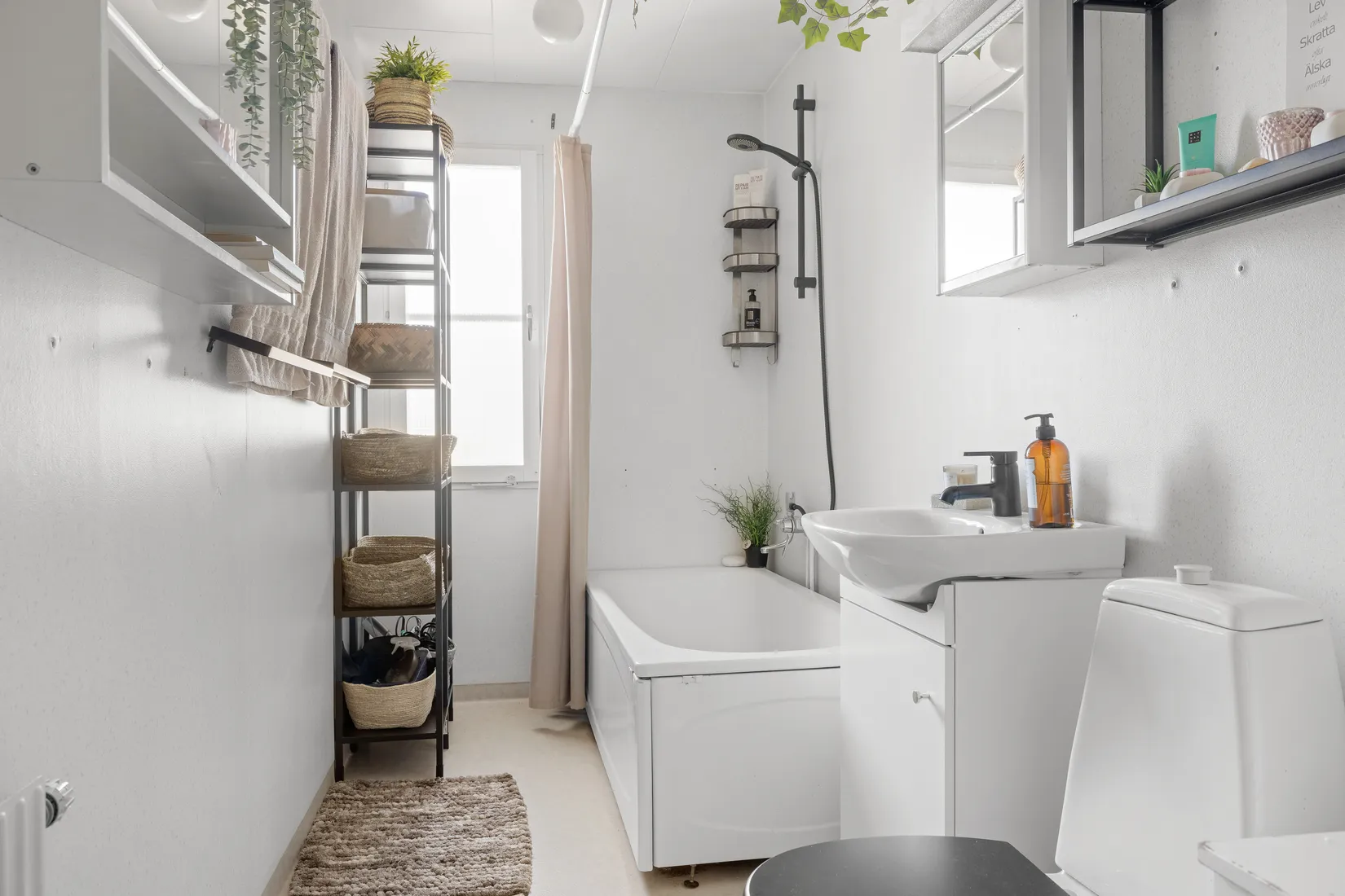 Villa, Radhus, Stallbacken 12, Bålsta Gillmarksbyn, Håbo