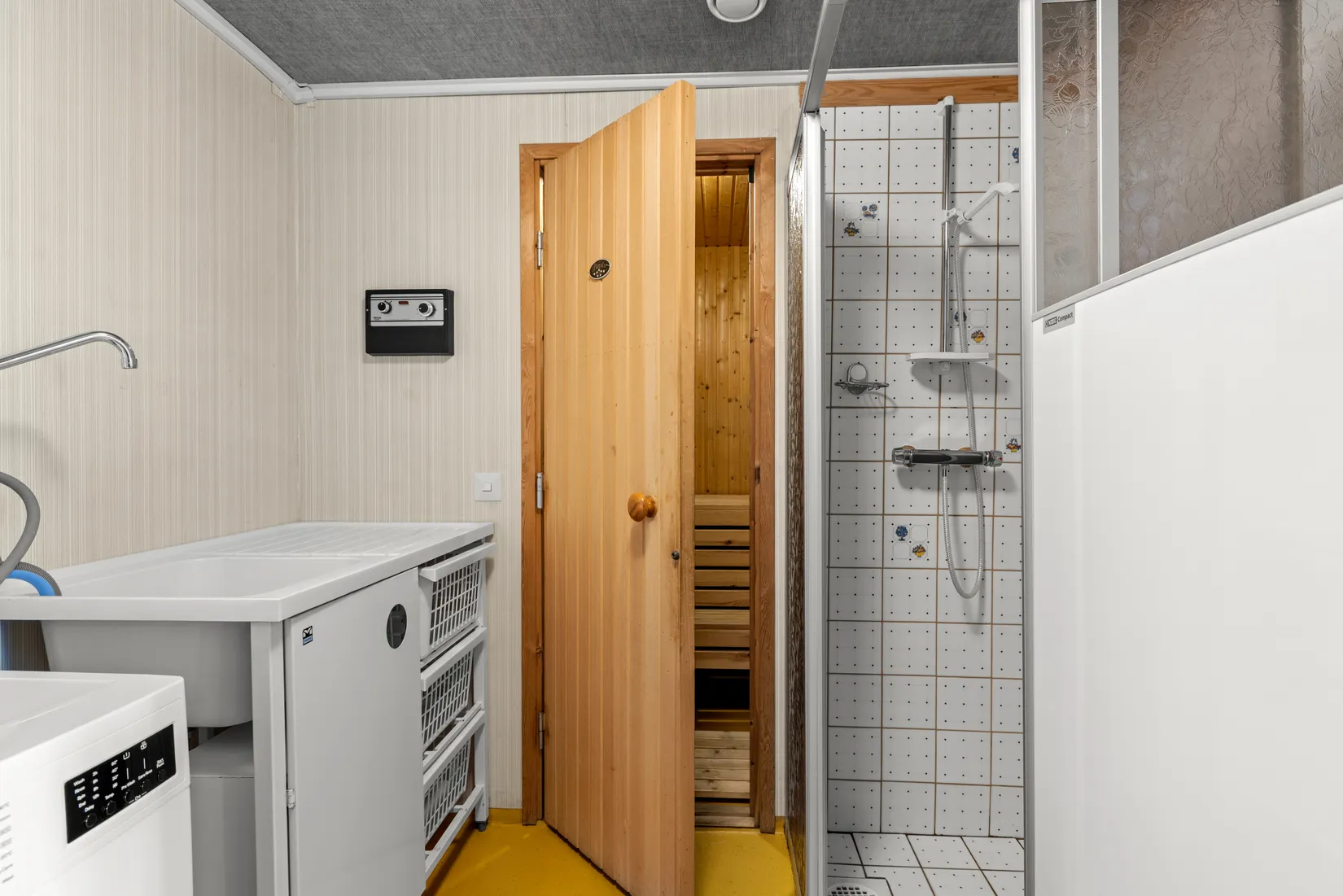 Villa, Radhus, Vårlöksvägen 17, Trollbäcken, Tyresö