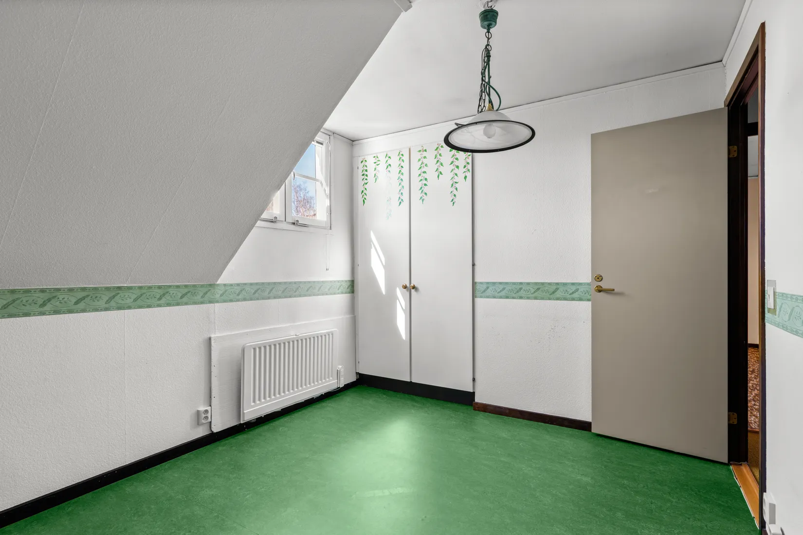 Villa, Radhus, Vårlöksvägen 17, Trollbäcken, Tyresö