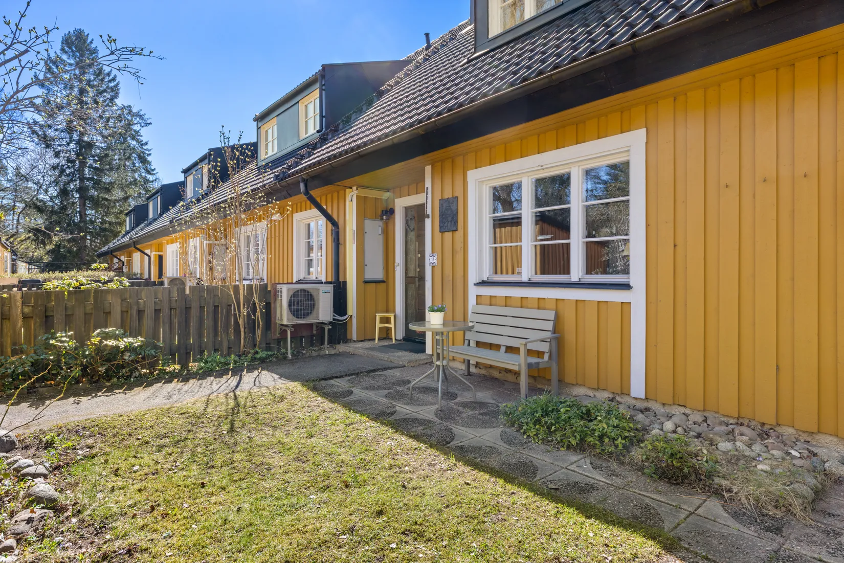 Villa, Radhus, Vårlöksvägen 17, Trollbäcken, Tyresö