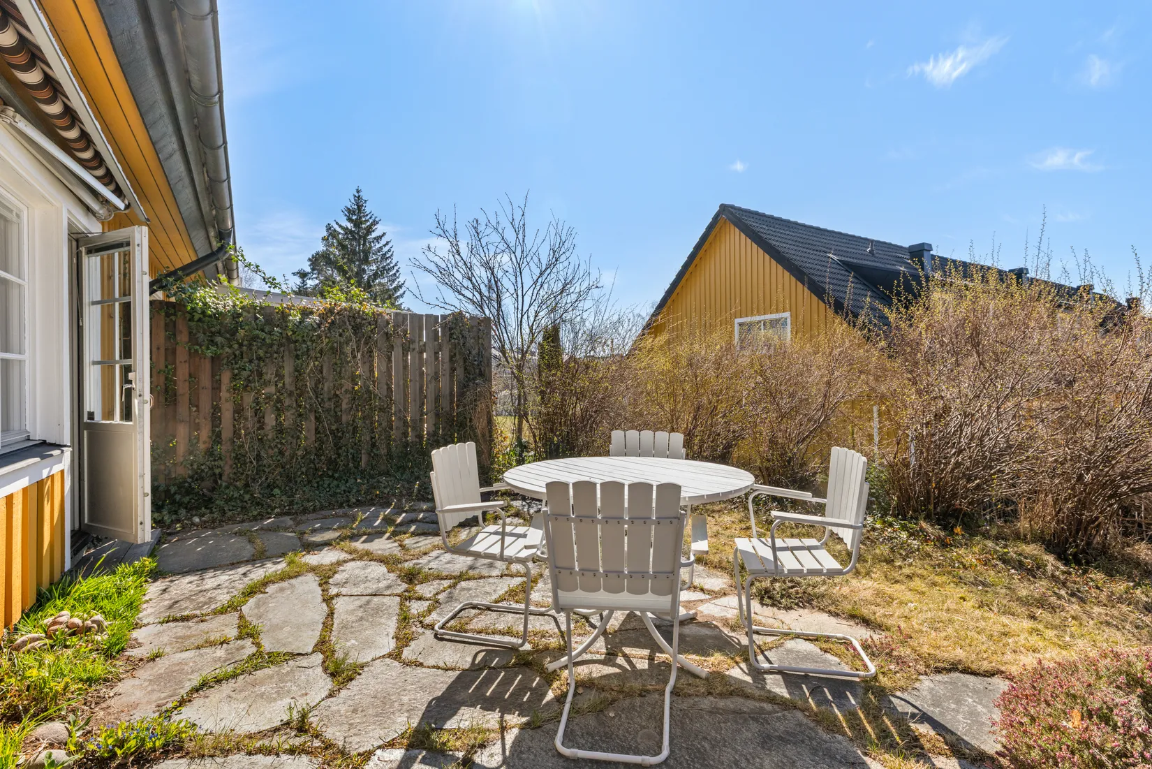 Villa, Radhus, Vårlöksvägen 17, Trollbäcken, Tyresö