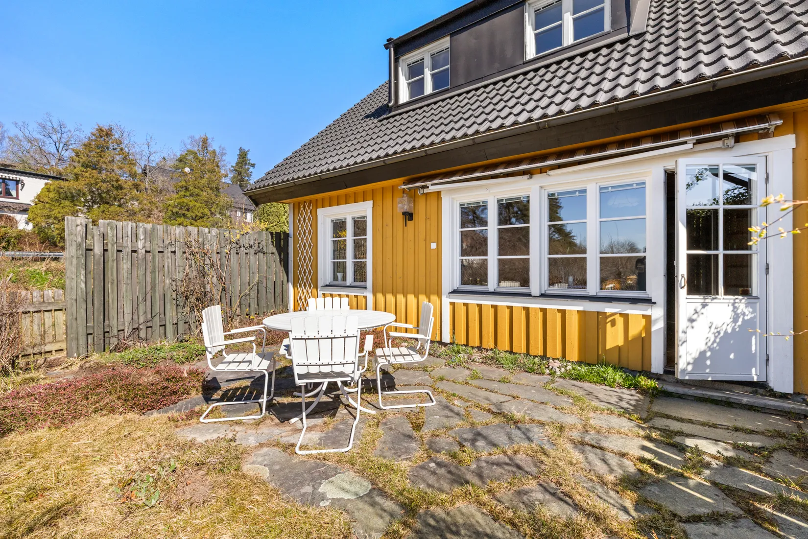 Villa, Radhus, Vårlöksvägen 17, Trollbäcken, Tyresö