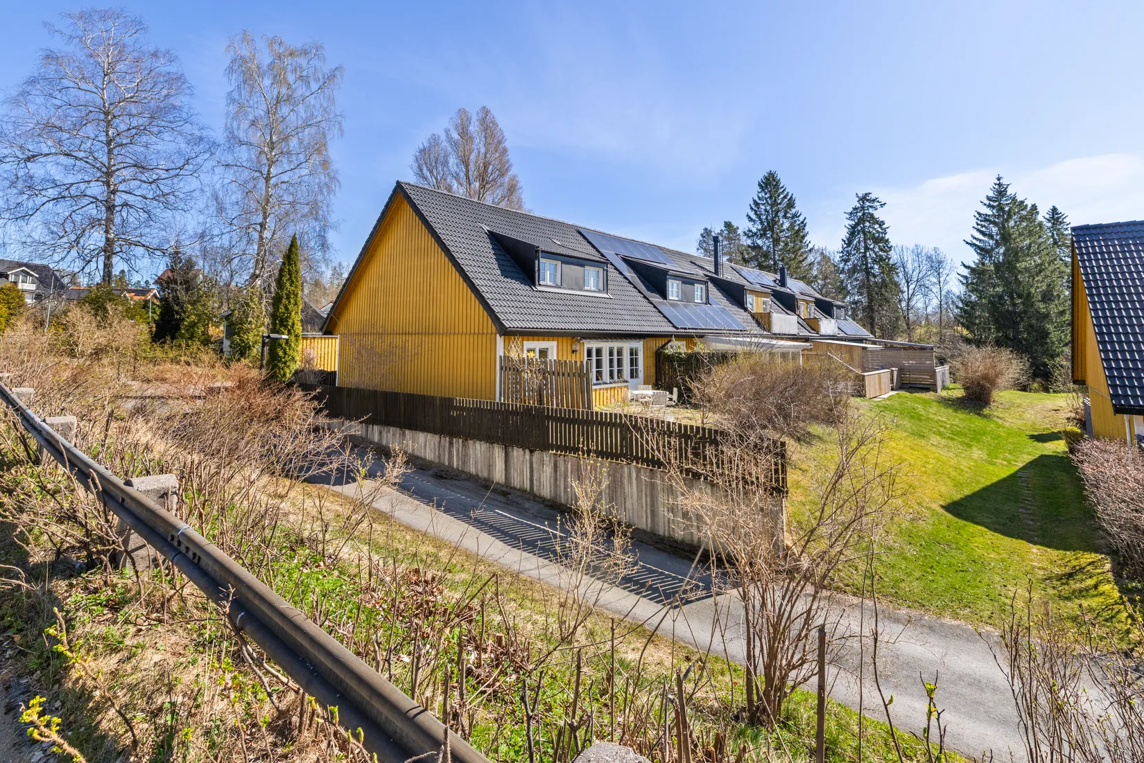 Villa, Radhus, Vårlöksvägen 17, Trollbäcken, Tyresö