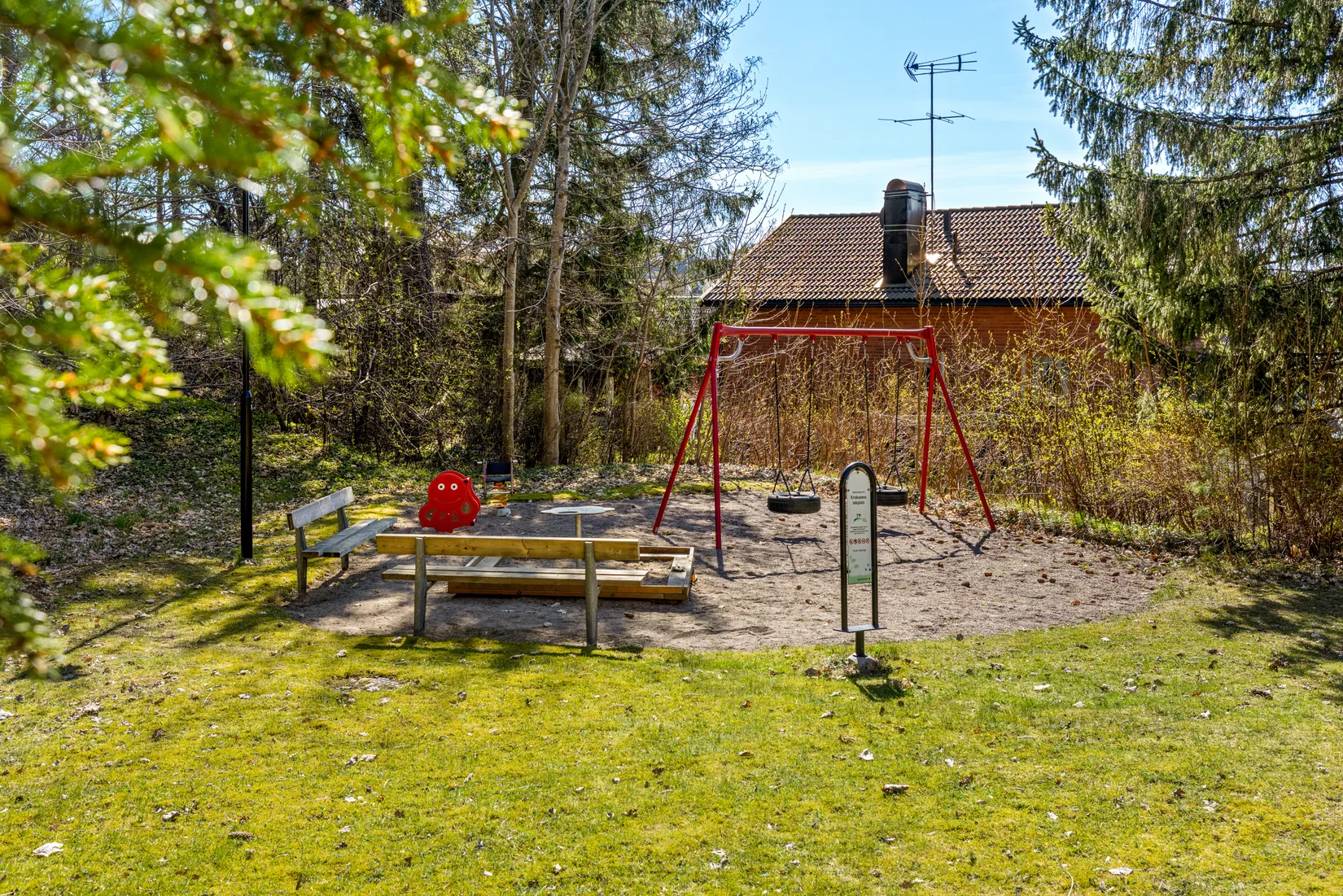 Villa, Radhus, Vårlöksvägen 17, Trollbäcken, Tyresö