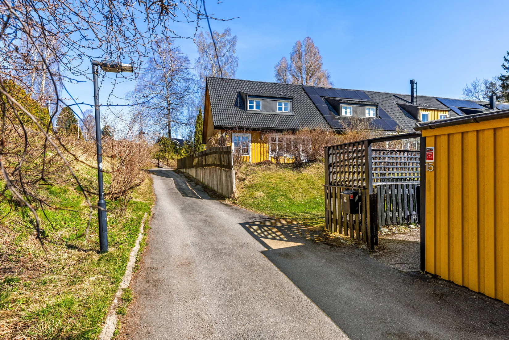Villa, Radhus, Vårlöksvägen 17, Trollbäcken, Tyresö