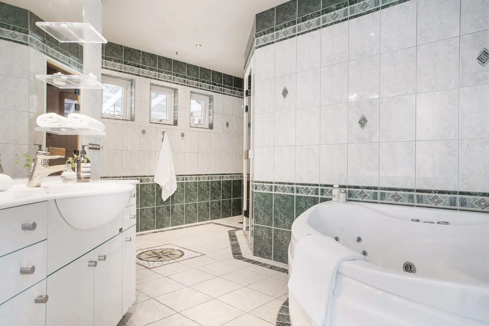 Villa, Gulmårans väg 1, Lännersta, Nacka