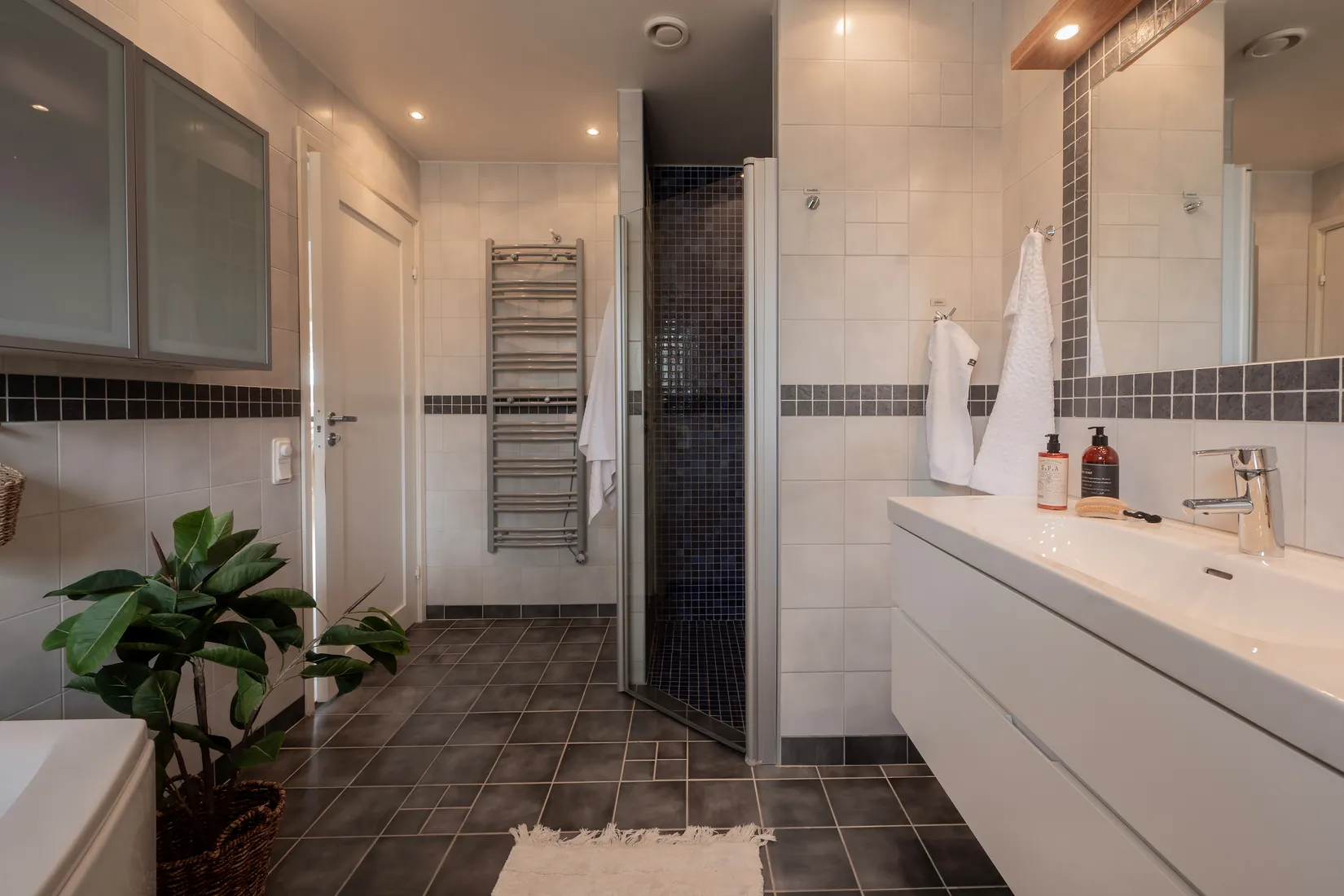 Villa, Midgårdsvägen 17, Stuvsta/Långsjön, Huddinge