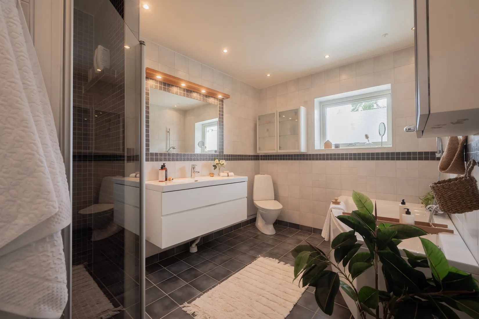 Villa, Midgårdsvägen 17, Stuvsta/Långsjön, Huddinge