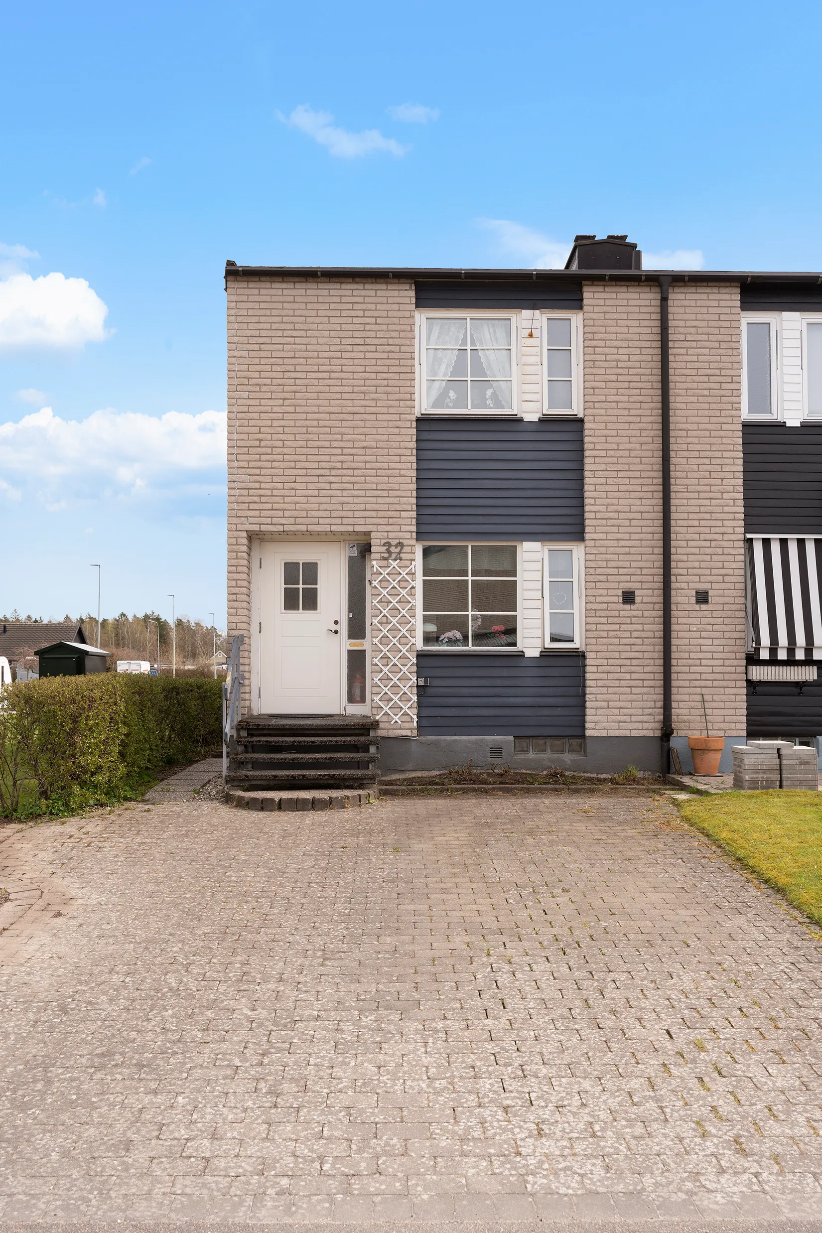 Villa, Radhus, Storegårdsvägen 32, Sandhem, Trollhättan