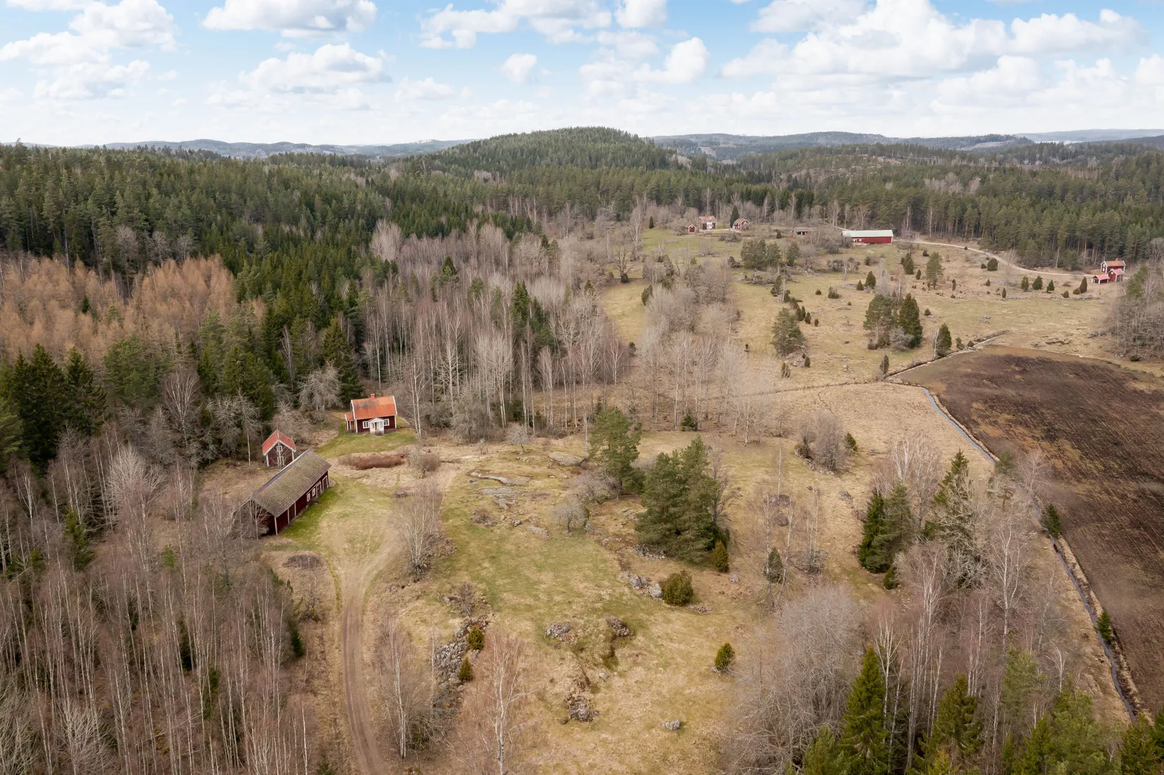 Villa, Gård/Skog, Åby säteri LUMBRA, Horn, Kinda