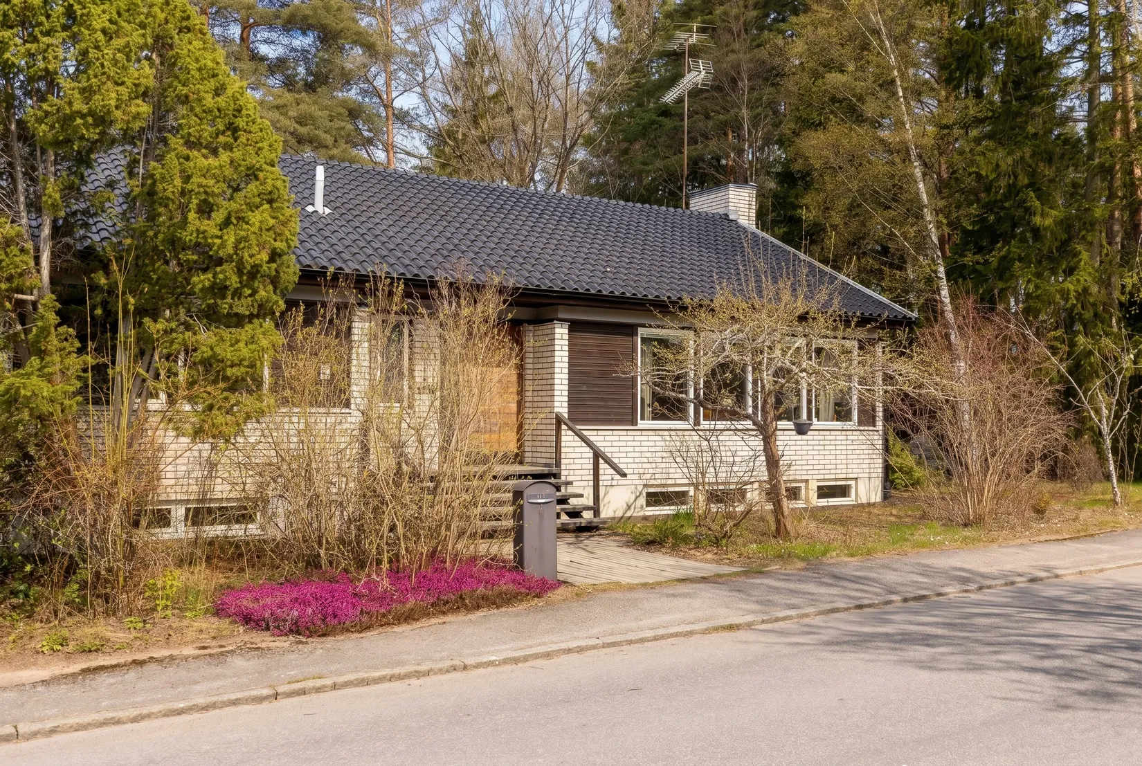 Villa, Boplatsgatan 2, Bjurhovda, Västerås