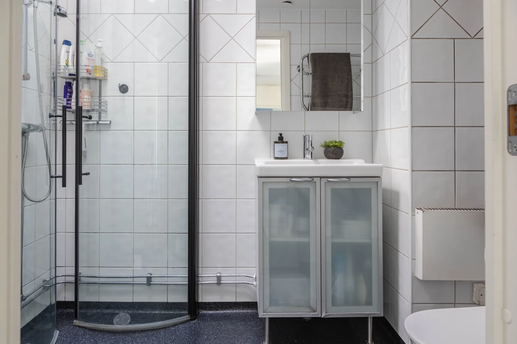 Radhus, Lokförargatan 40, Tillberga, Västerås