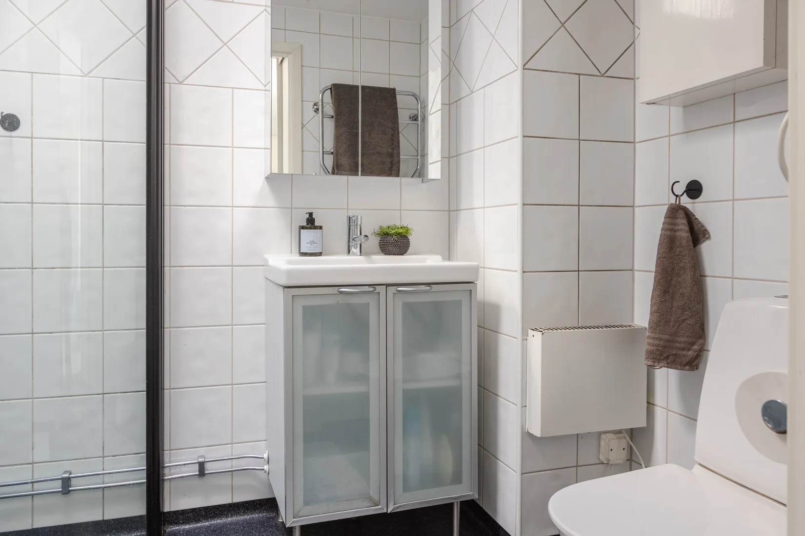 Radhus, Lokförargatan 40, Tillberga, Västerås