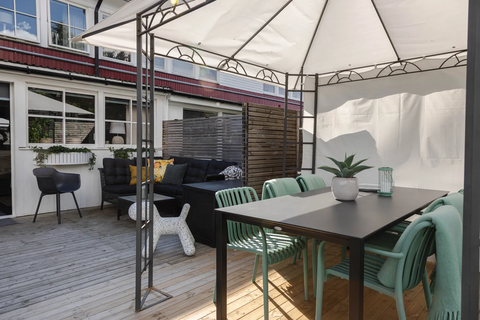 Radhus, Lokförargatan 40, Tillberga, Västerås