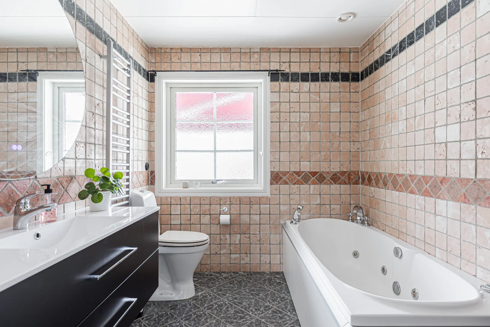 Villa, Medelpadsvägen 5, Norra Gryta, Västerås