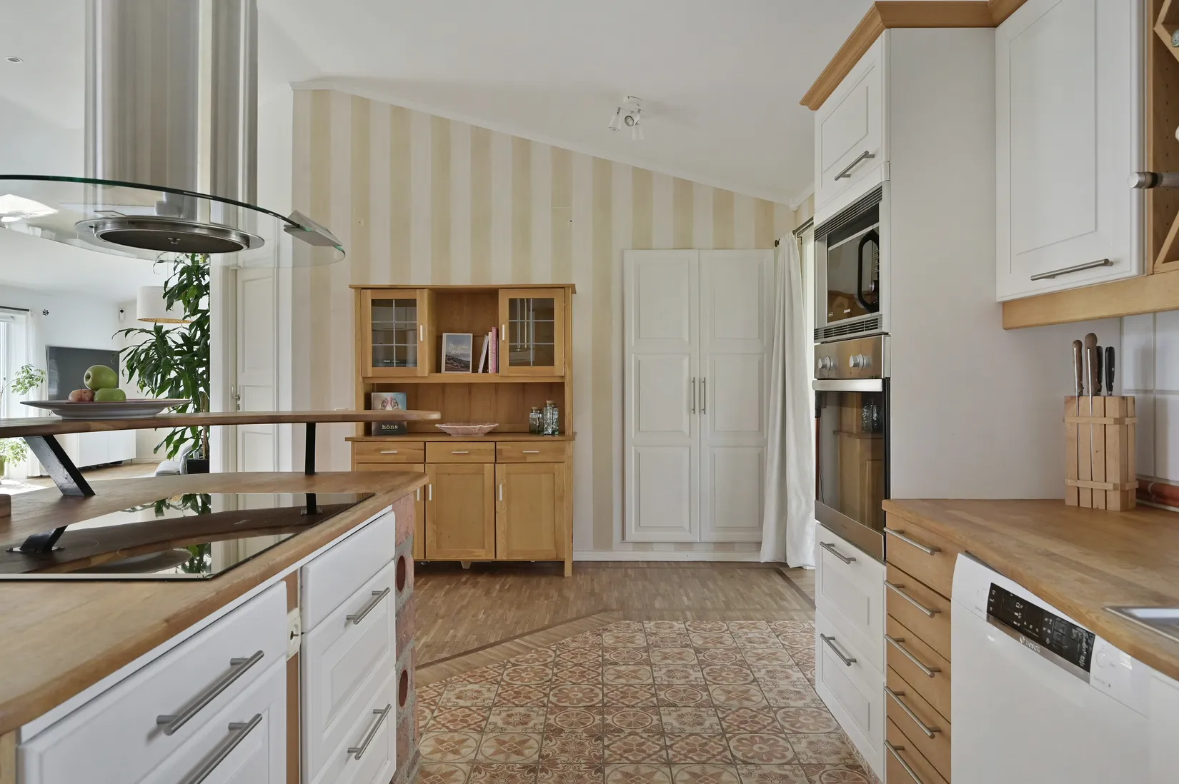 Villa, Skoghemsvägen 18, Ekerö