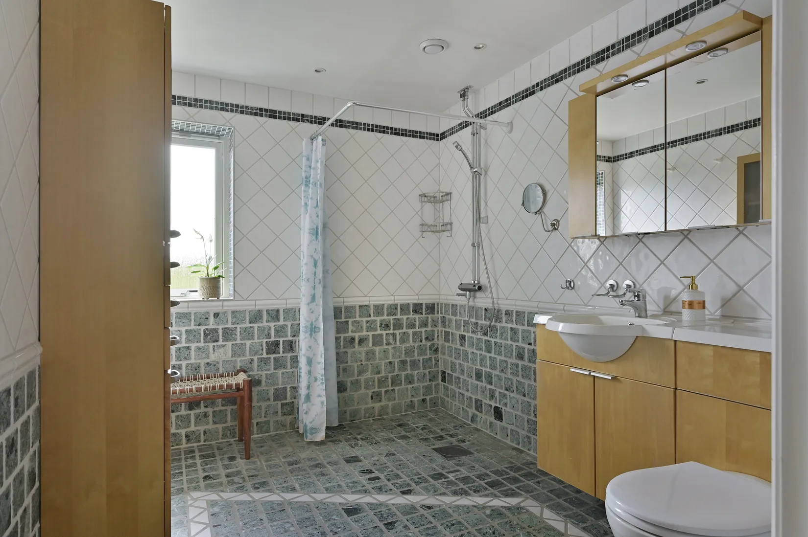 Villa, Skoghemsvägen 18, Ekerö