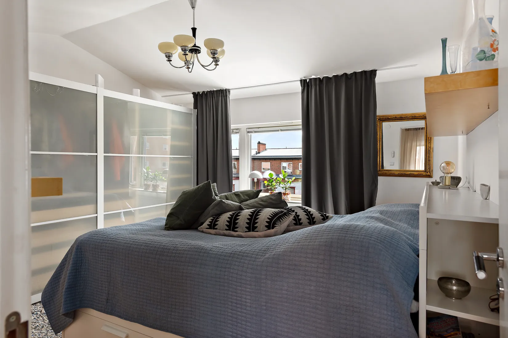 Radhus, Odingatan 26, Kungsängen, Sala