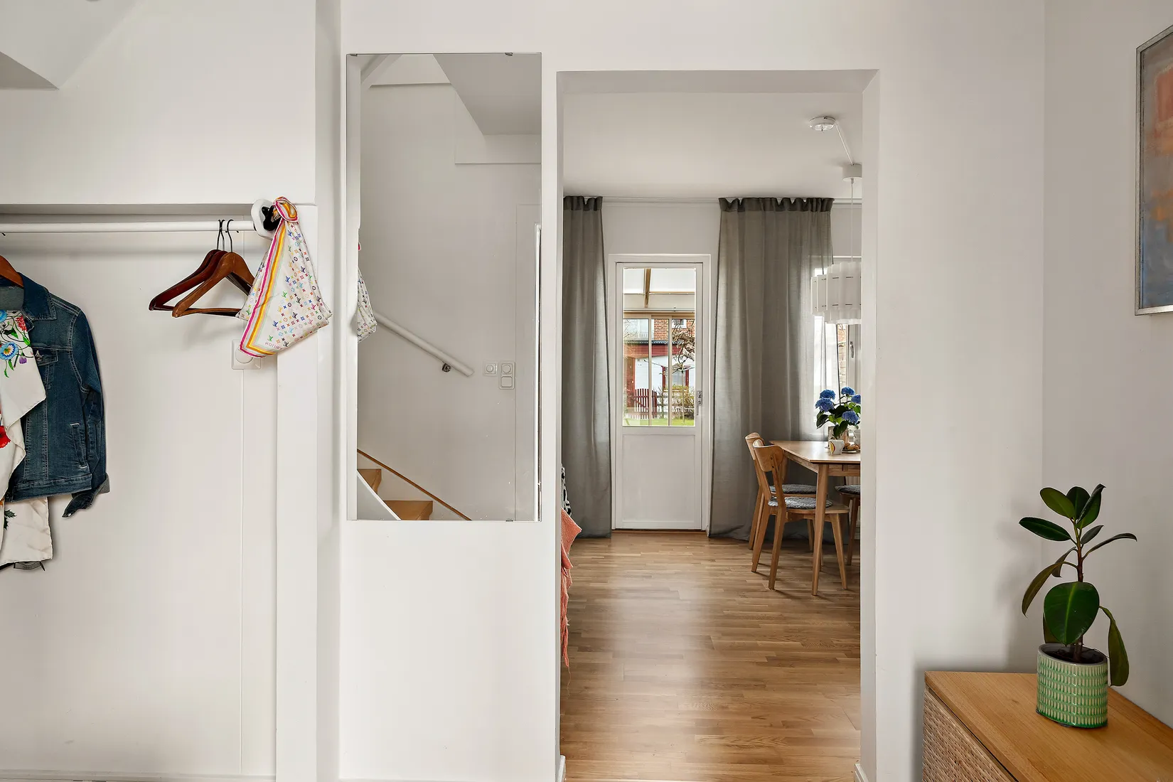 Radhus, Odingatan 26, Kungsängen, Sala