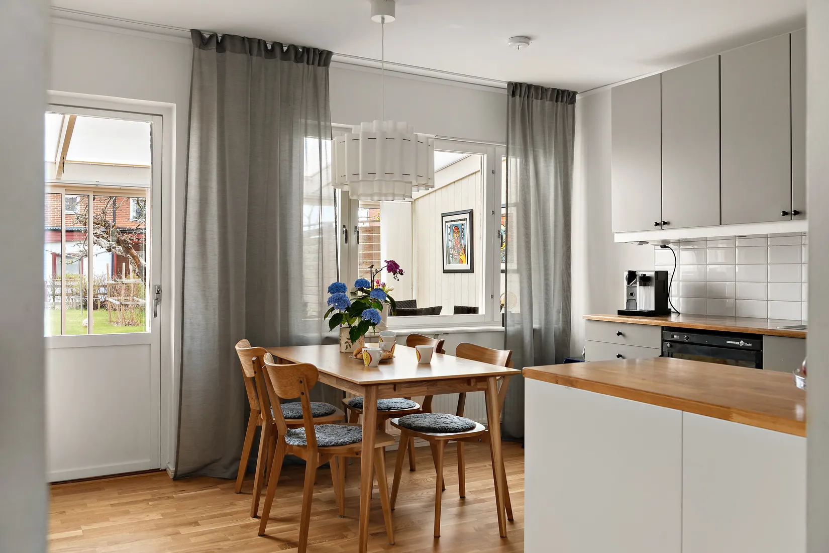 Radhus, Odingatan 26, Kungsängen, Sala