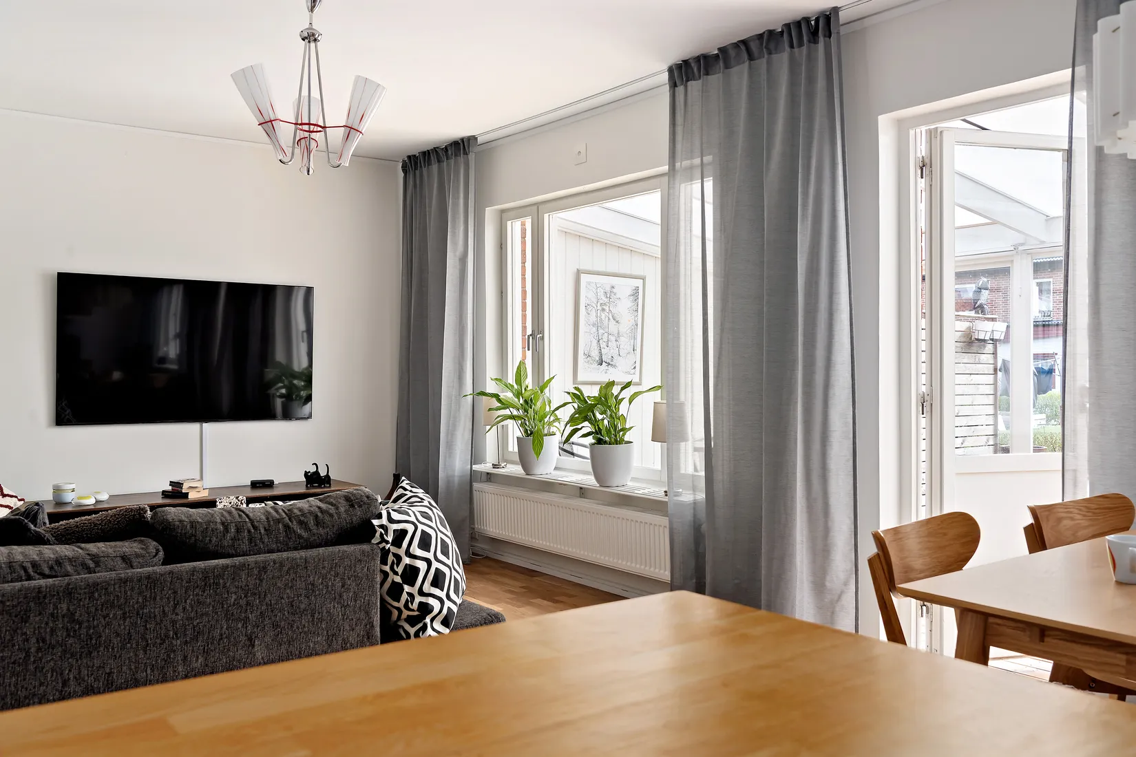 Radhus, Odingatan 26, Kungsängen, Sala