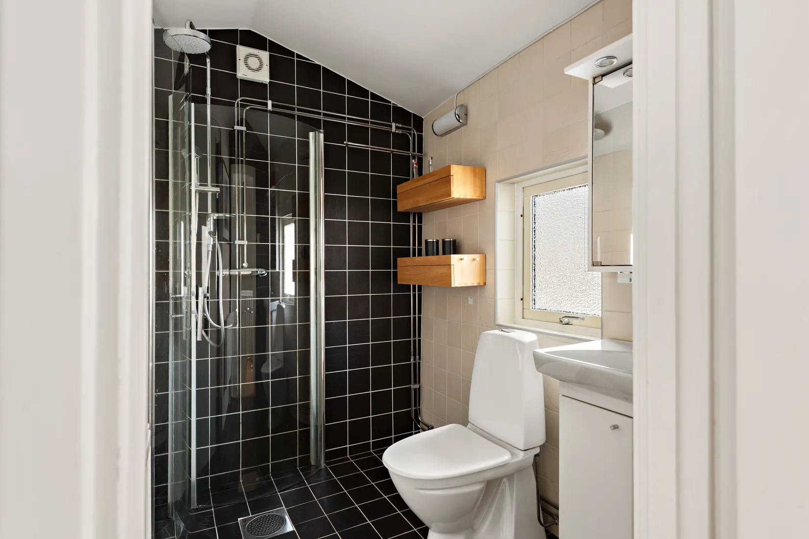 Radhus, Odingatan 26, Kungsängen, Sala