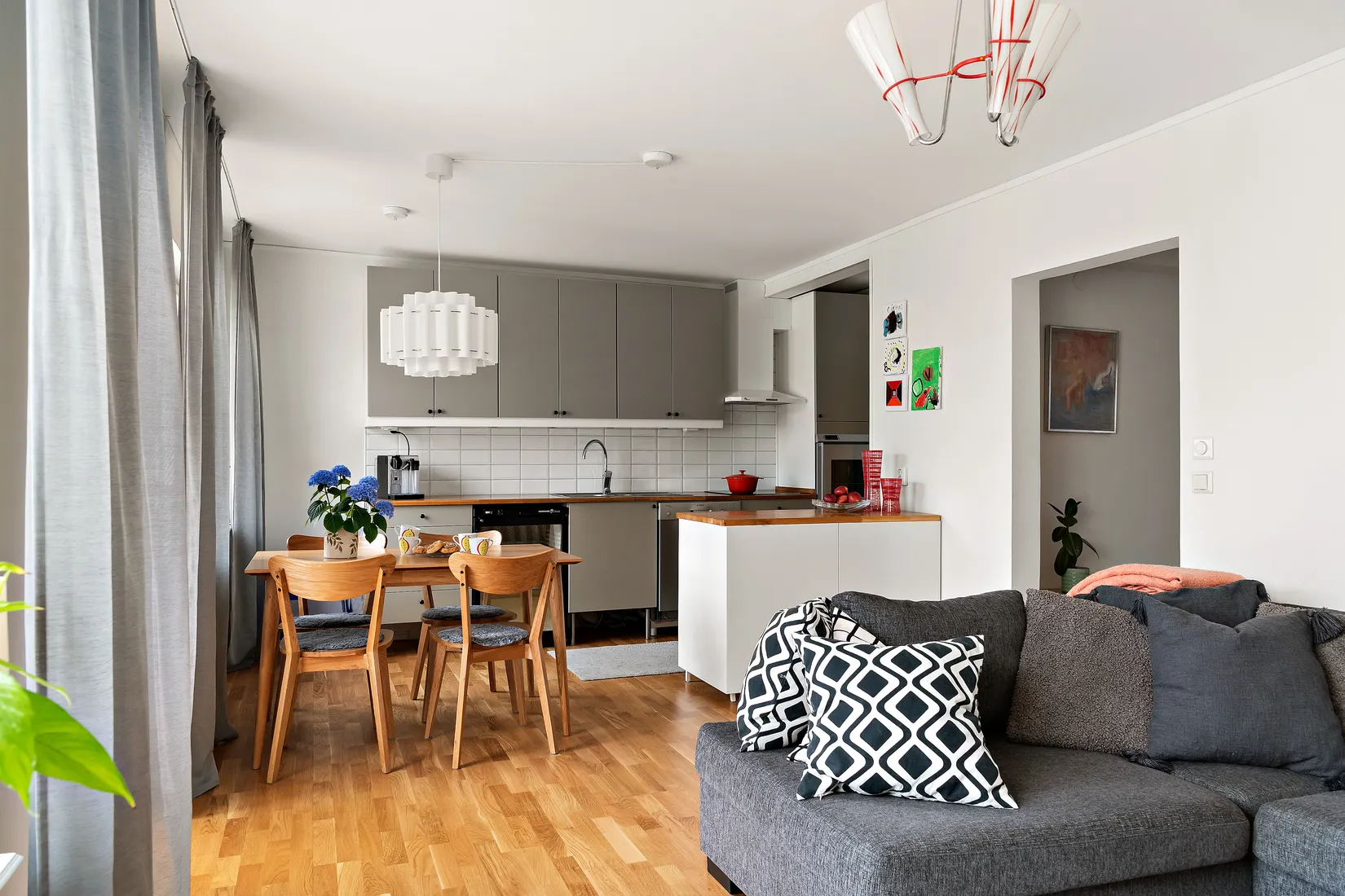 Radhus, Odingatan 26, Kungsängen, Sala