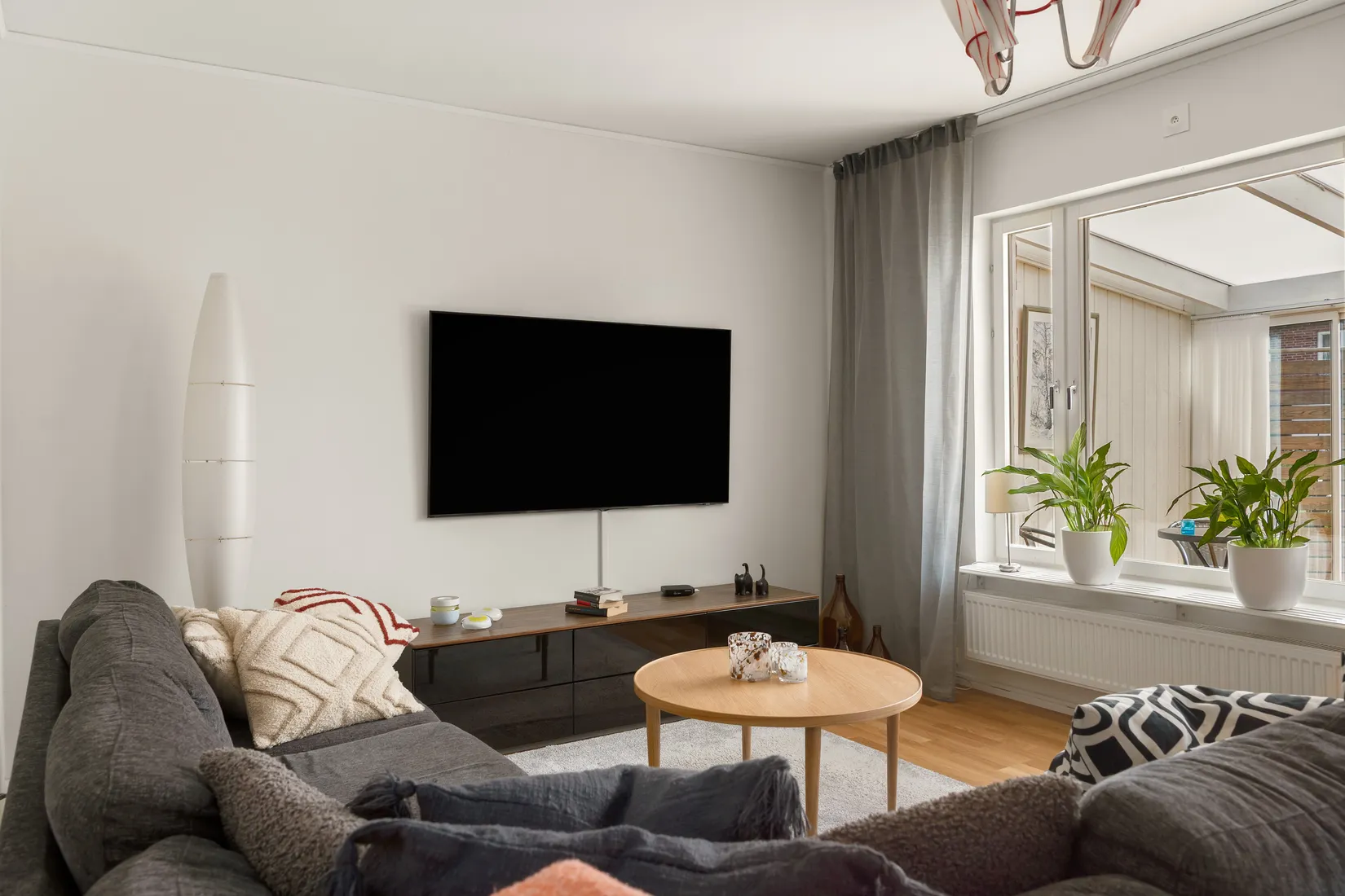 Radhus, Odingatan 26, Kungsängen, Sala