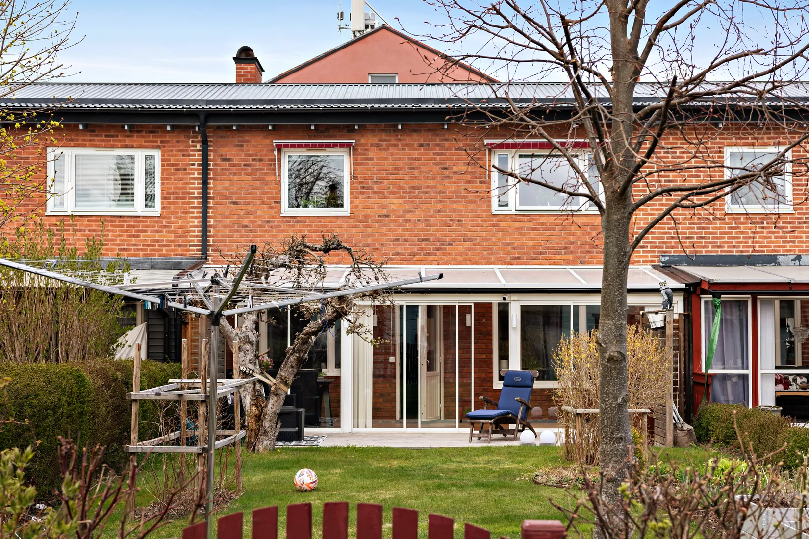 Radhus, Odingatan 26, Kungsängen, Sala