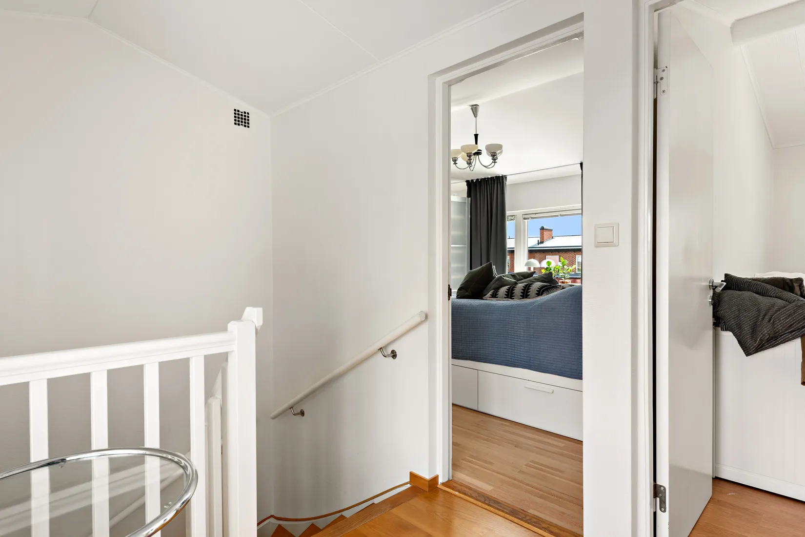 Radhus, Odingatan 26, Kungsängen, Sala