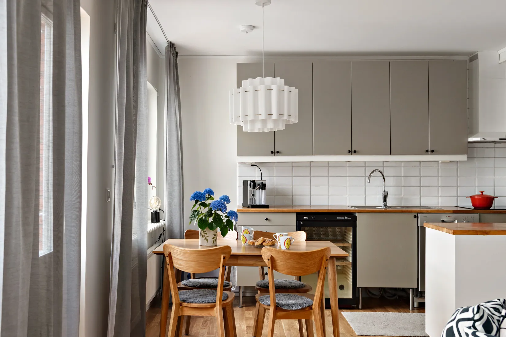 Radhus, Odingatan 26, Kungsängen, Sala