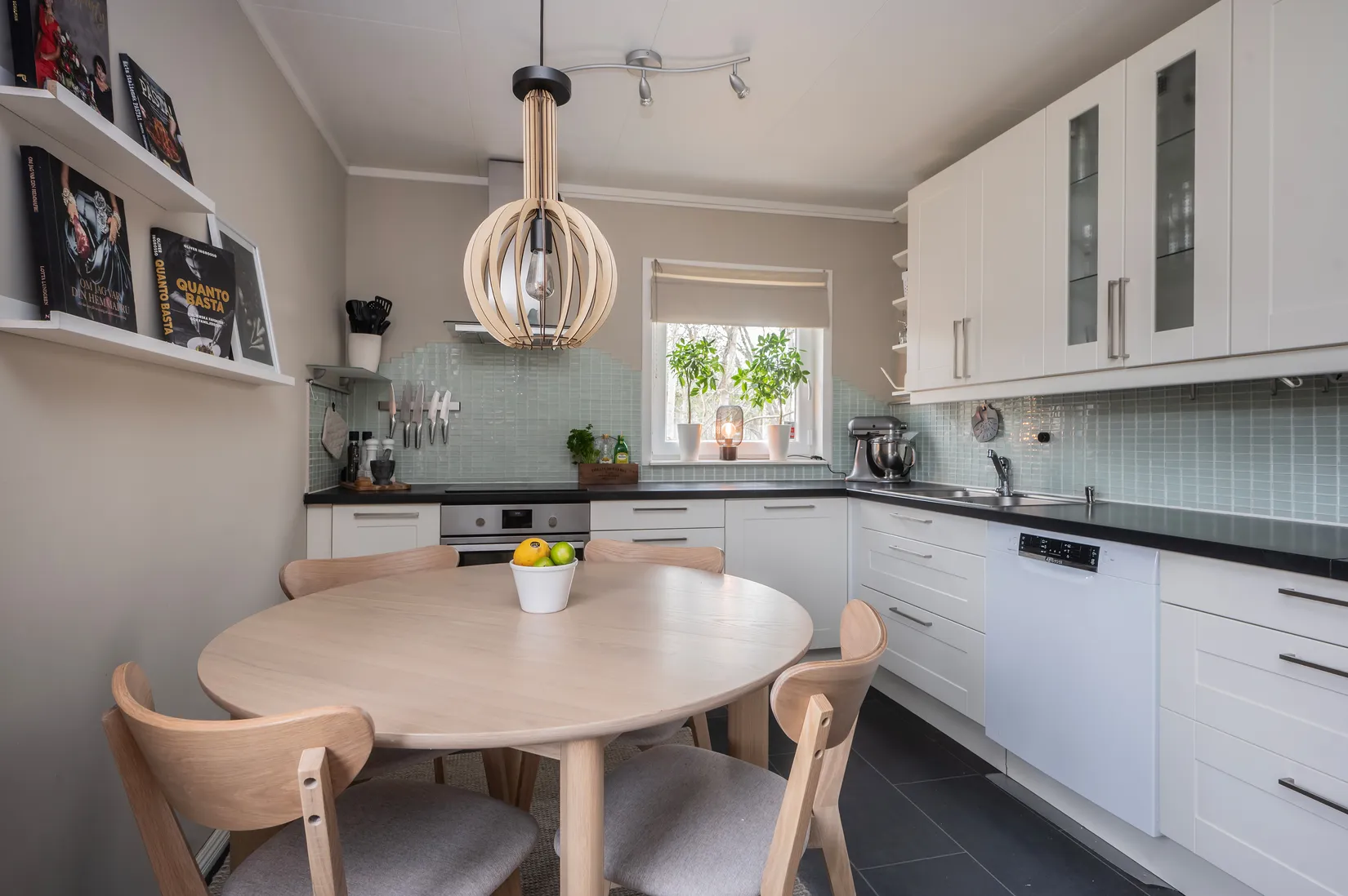 Villa, Borgvägen 18, Trollbäcken, Tyresö