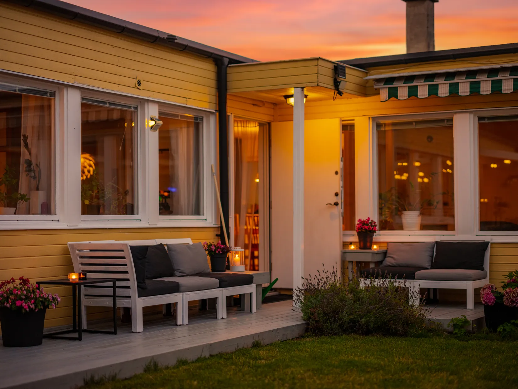 Villa, Radhus, Näckrosvägen 7, Sjukyrkoberget, Upplands Väsby