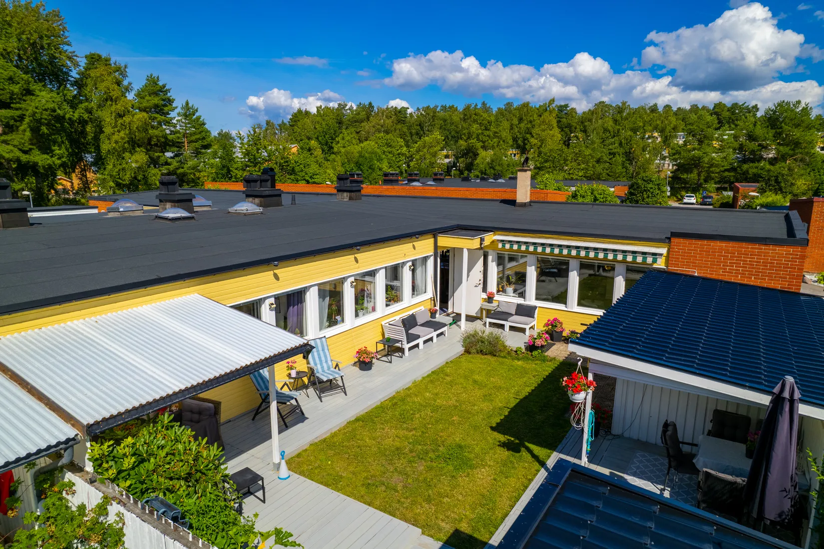 Villa, Radhus, Näckrosvägen 7, Sjukyrkoberget, Upplands Väsby
