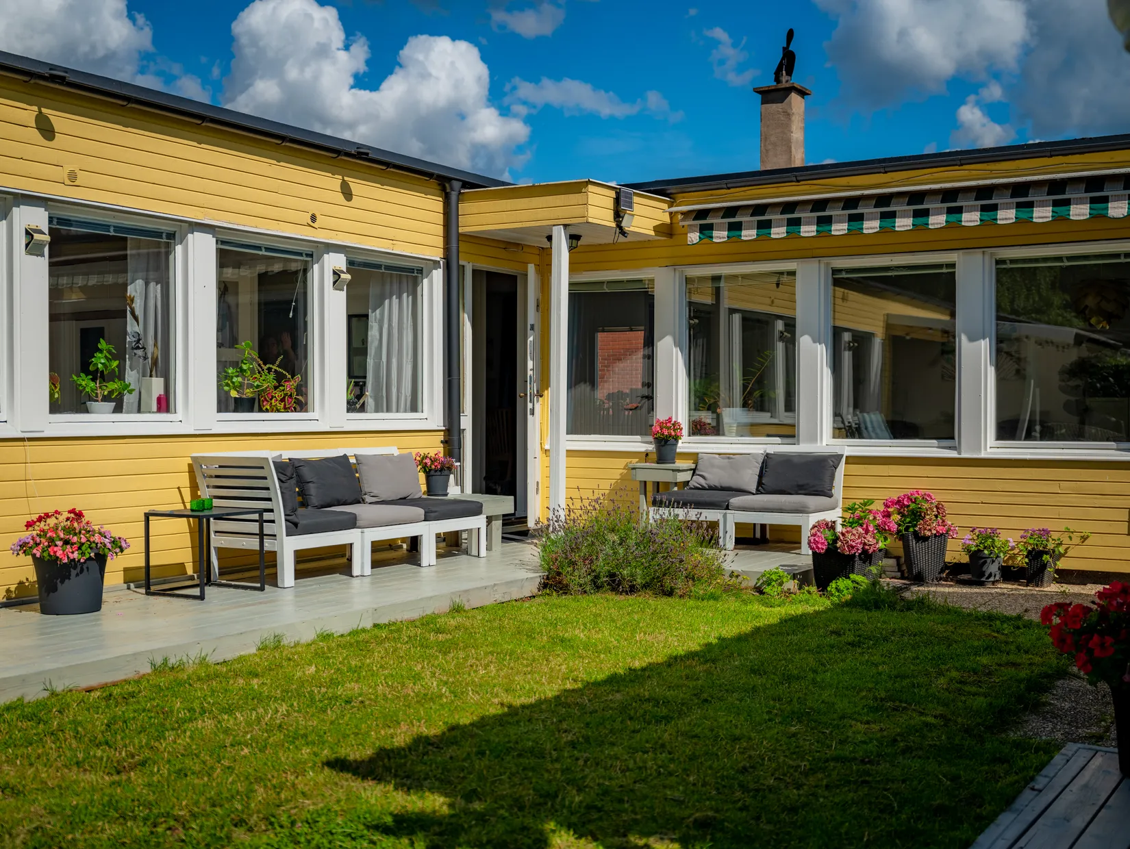 Villa, Radhus, Näckrosvägen 7, Sjukyrkoberget, Upplands Väsby